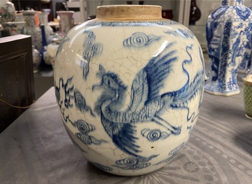 Un pot &agrave; gingembre en porcelaine de Chine en bleu et blanc, Yongzheng